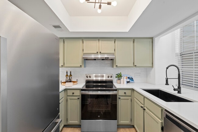 Building Photo - 9231 Kings Canyon Dr