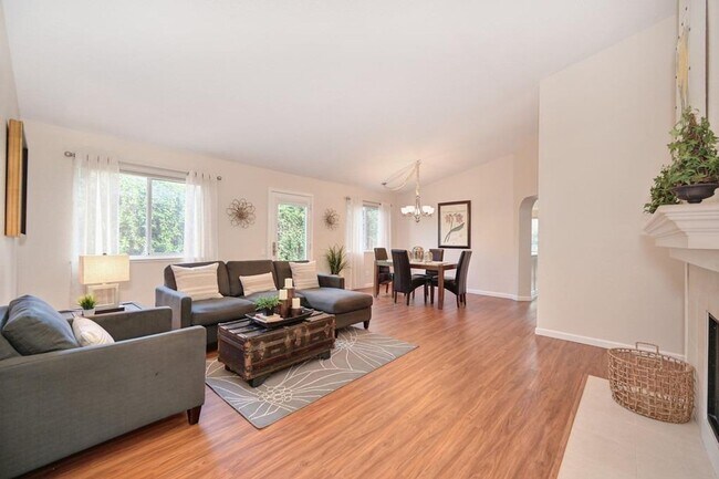 Foto del edificio - Spacious 4bed 2bath available in now Natomas!