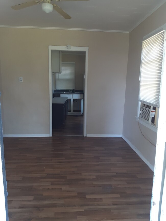 Building Photo - One Bedroom One Bath