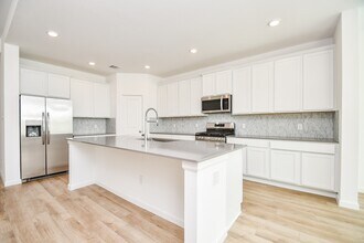 Building Photo - 5624 Frst Cv Dr