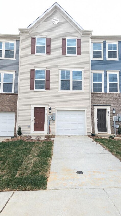 Foto principal - 1337 Cedar Vly Rd