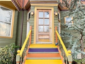 Building Photo - 4 St Johns Pl