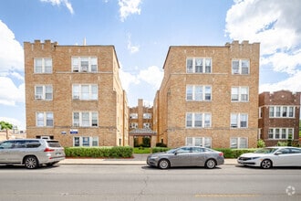 Building Photo - 5425 W Montrose Ave