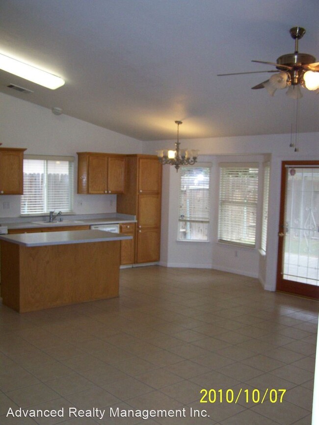 Foto del edificio - 4 br, 2 bath House - 4205 Downpatrick Ct.