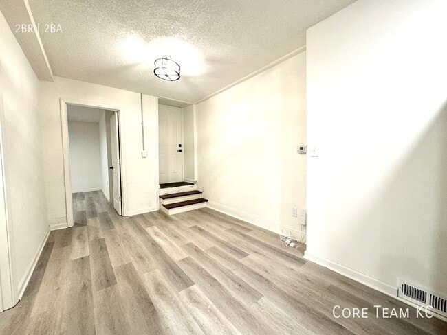 Building Photo - 1413 W 39th St