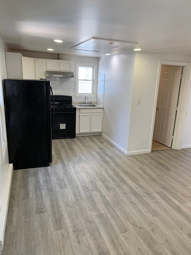 Building Photo - 404 Railroad Ave