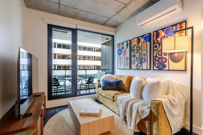 Building Photo - 292 Rue Sainte-Catherine Ouest