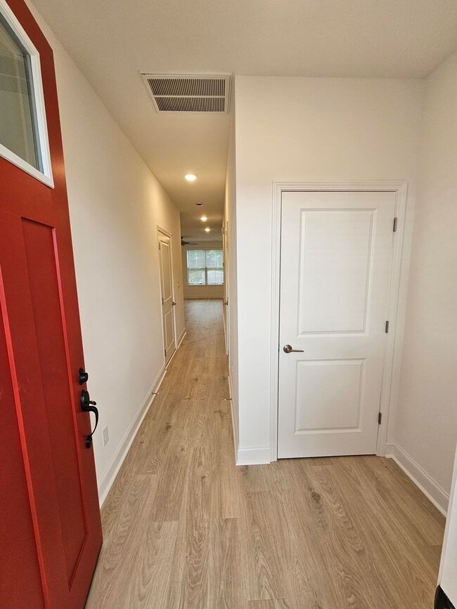 Building Photo - South Knoxville Brand New Construction uni...