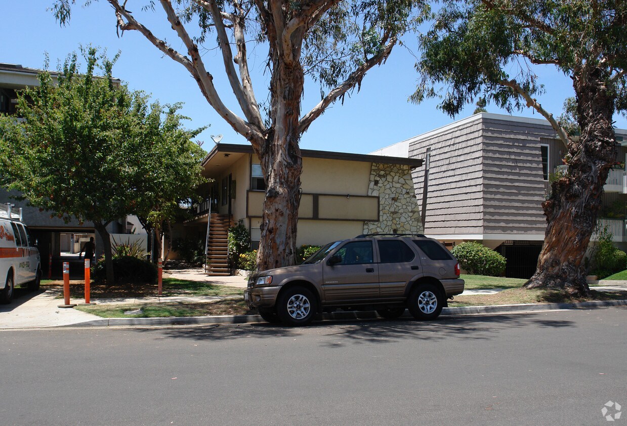 Primary Photo - 536 E Ave