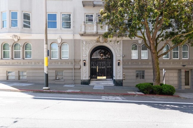 Building Photo - 2201 Sacramento St