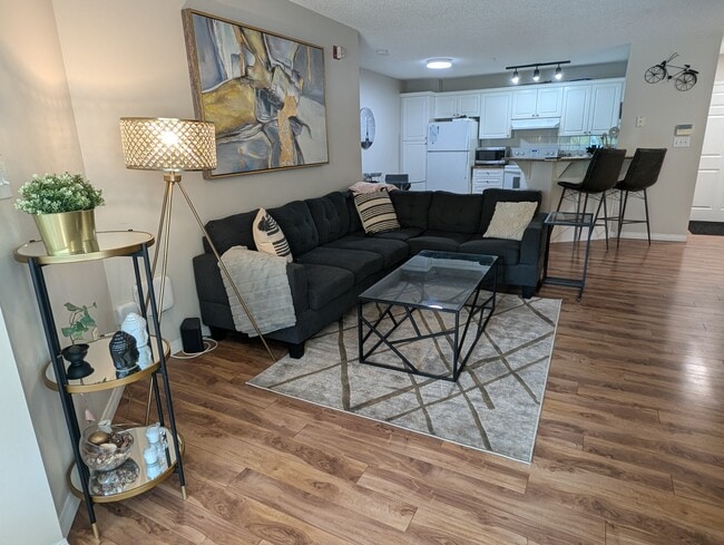 Photo du bâtiment - 777 3 Av SW