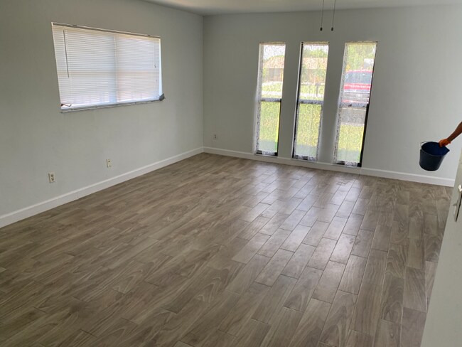 Foto del edificio - 778 93rd Ave N