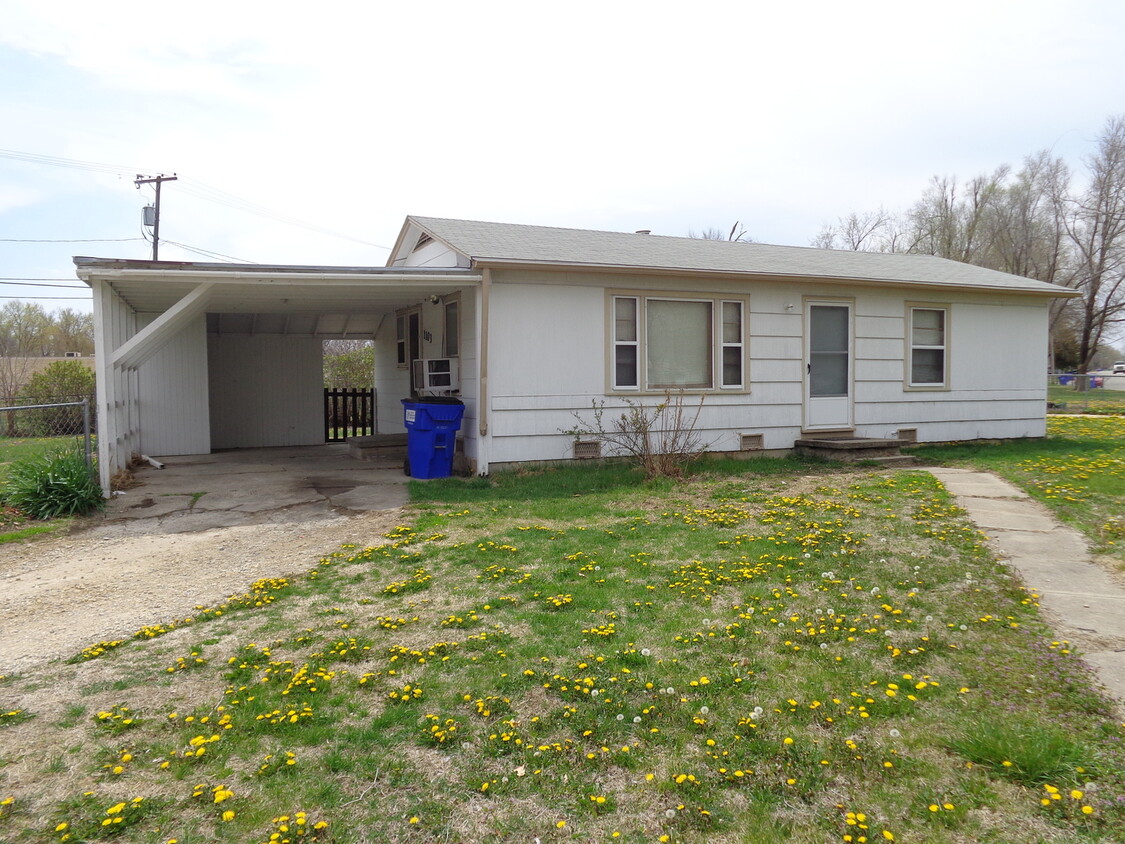 Primary Photo - Large Corner Lot