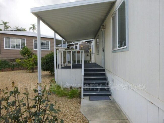 Foto del edificio - 525 W El Norte Pkwy