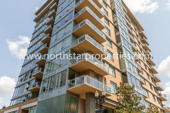 Building Photo - Unobstructed Views at The Strand