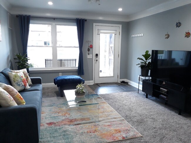 Foto del edificio - 2000 Waters Edge Dr