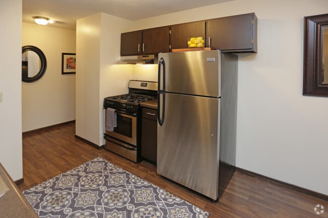 1BR, 1BA, Model - 766 SF - Cedars of Edina Apartments