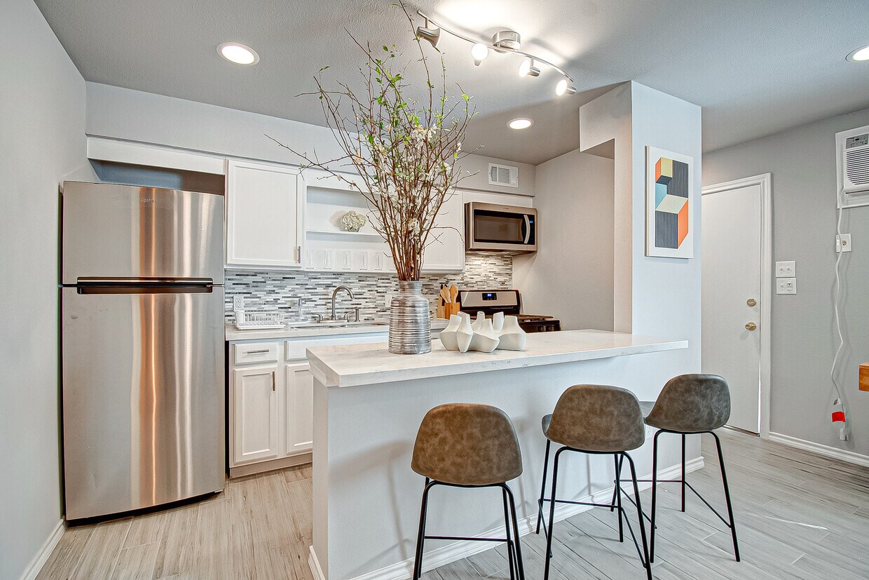 1903 Commonwealth St, Houston, TX 77006 Apartments in Houston, TX