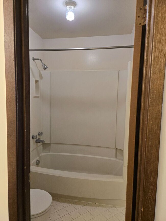 Building Photo - 1 Bedroom, 1.5 Bath Townhouse