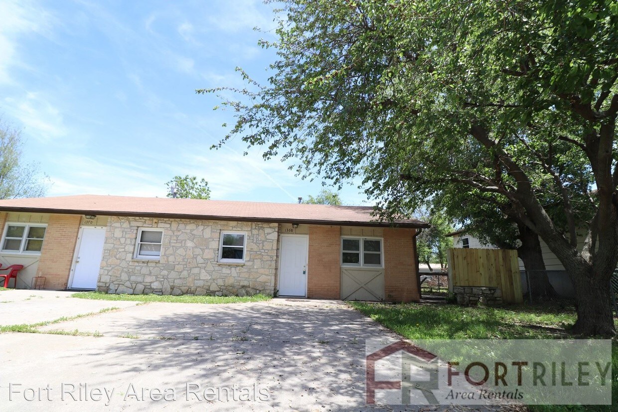 1368 Parkside Dr, Junction City, KS 66441 Apartment for Rent in