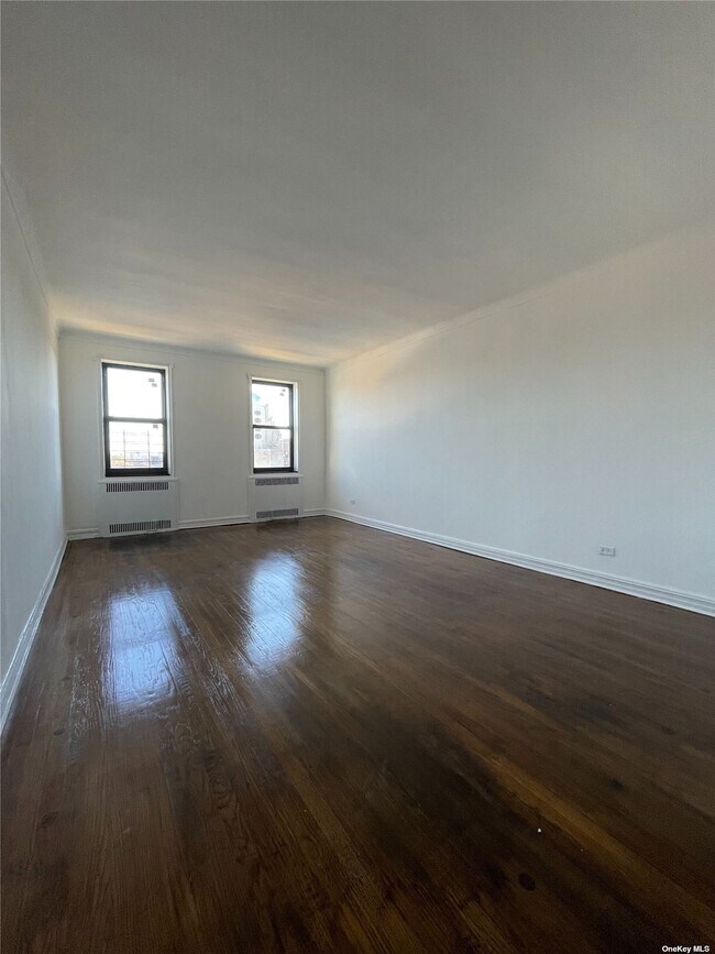 Building Photo - 92-11 35th Ave