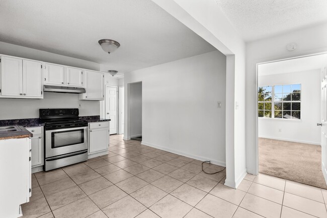 Foto del edificio - Stylish and Newly Renovated 3 Bedroom 1 Ba...