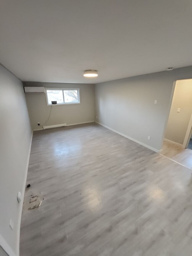 Building Photo - 30 Parkwood Dr