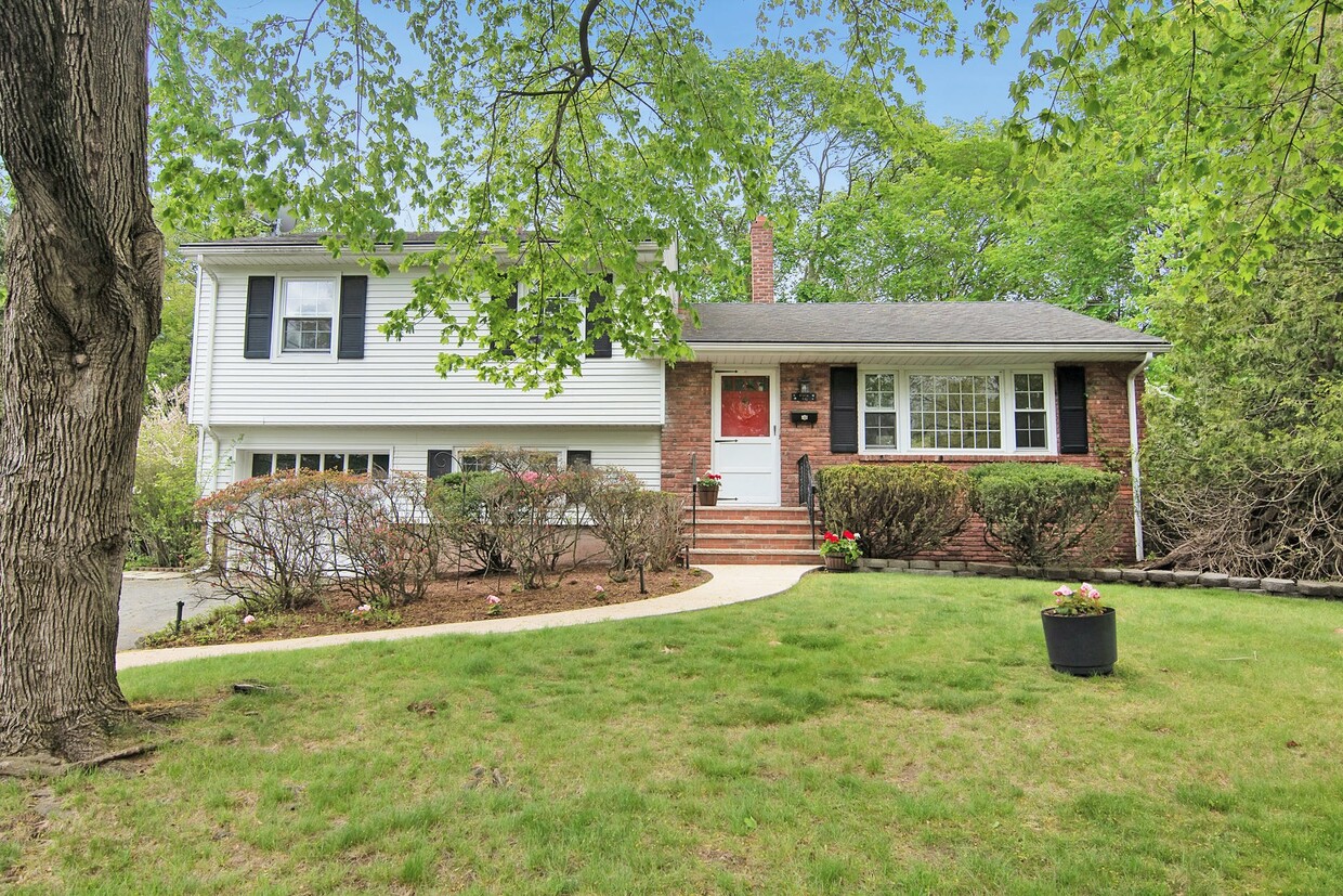 Primary Photo - 51 Pierce Ave