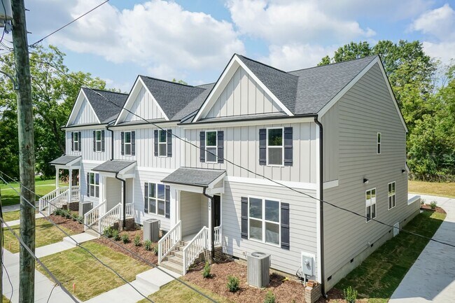 Foto del edificio - Four Bedroom Home