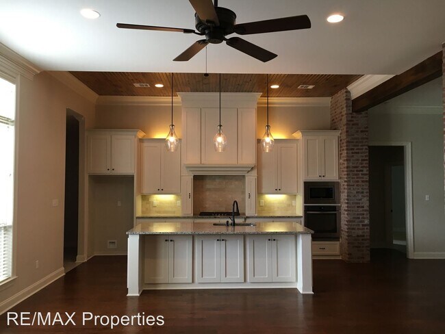 Building Photo - 3 br, 2.5 bath House - 16403 Parker Place