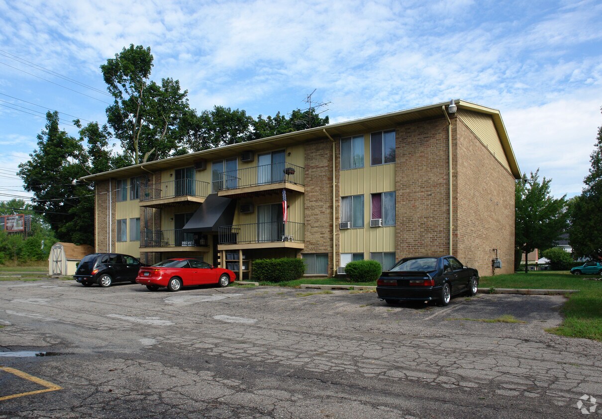 Building Photo - 1016 E Greenlawn St