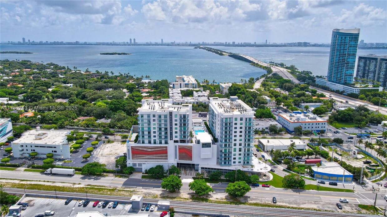 Foto principal - 3900 Biscayne Blvd