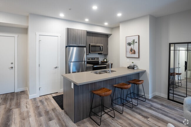 2 chambres, 2 salles de bain - 885 pi2 - Cuisine - Henday Suites