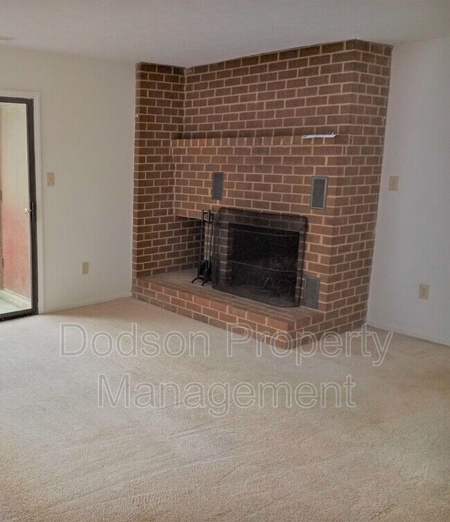 Building Photo - 4006 Governors Square