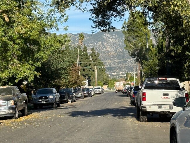 Foto del edificio - Secluded 3/2 in the heart of Sylmar