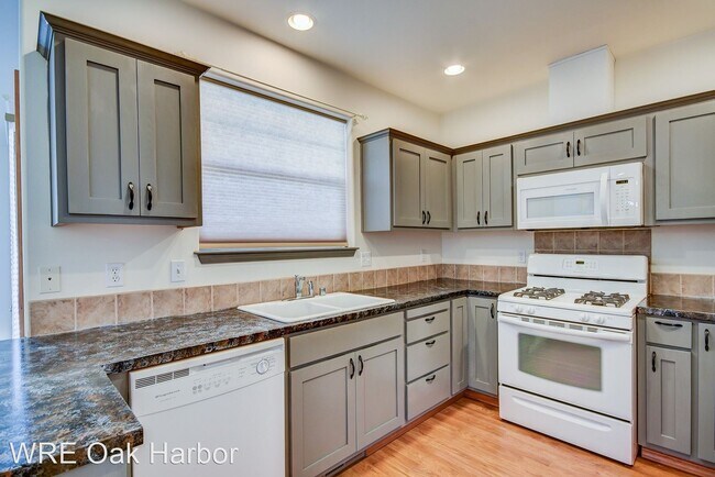 Building Photo - 2 br, 2 bath House - 1232 SW Xavier Dr