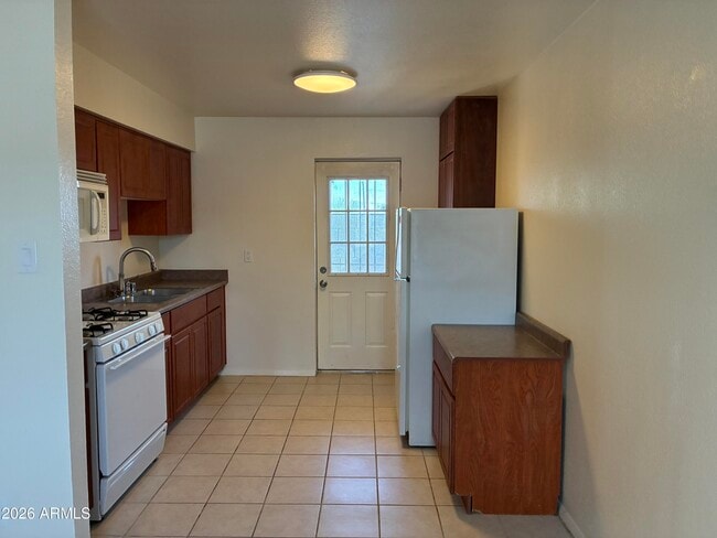 Building Photo - 1349 E Sahuaro Dr