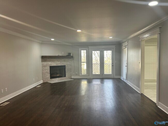 Foto del edificio - 2012 Fairway Hills Dr