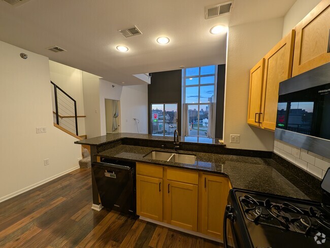 Building Photo - 2121 S Kinnickinnic Ave