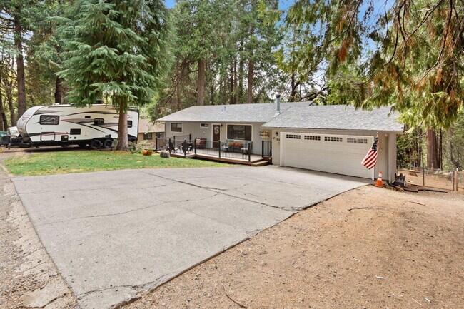Foto del edificio - Rare 4-bedroom home in Camino for rent!