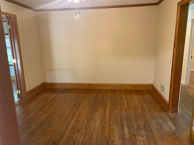 Building Photo - Nice 3 Bed / 2 Bath Home Available Summer ...