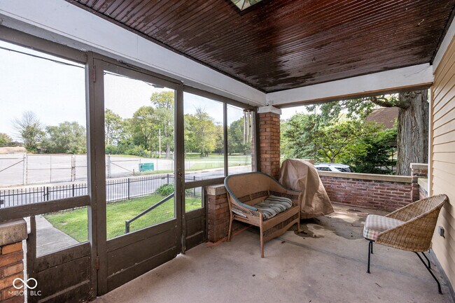 Foto del edificio - 1457 Fairfield Ave