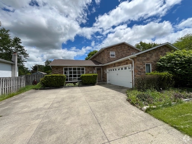 Building Photo - 465 Calverton Pl