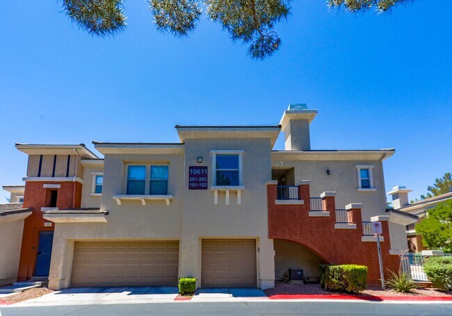 Foto del edificio - Beautiful 2 Bedroom With 2 Car Garage Summ...