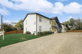 Building Photo - 313-319 Rose St