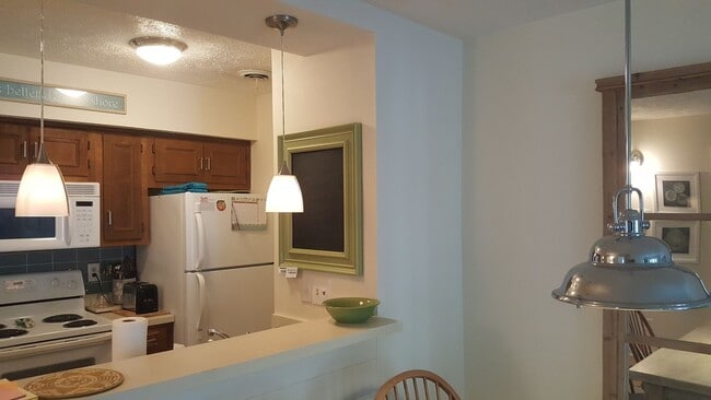 Building Photo - 4706 Cobblestone Dr