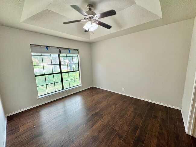 Building Photo - Charming 3-Bedroom Home with Covered Patio...