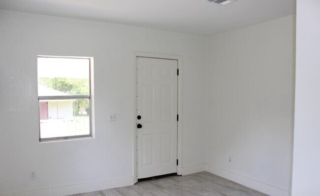 Foto del edificio - 2141 Poppy St