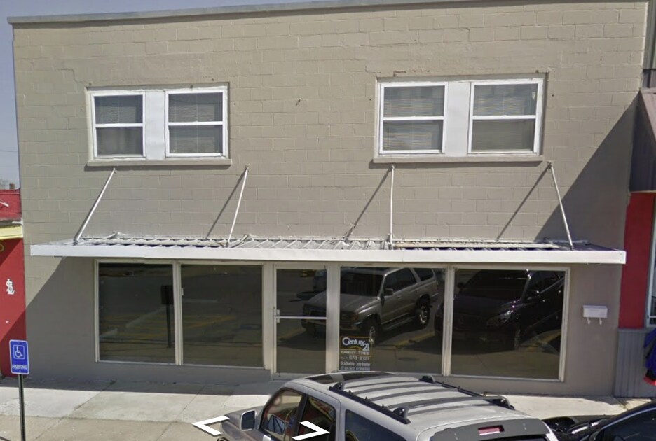 17 W Locust St Unit 1, Aurora, MO 65605 Apartments in Aurora, MO