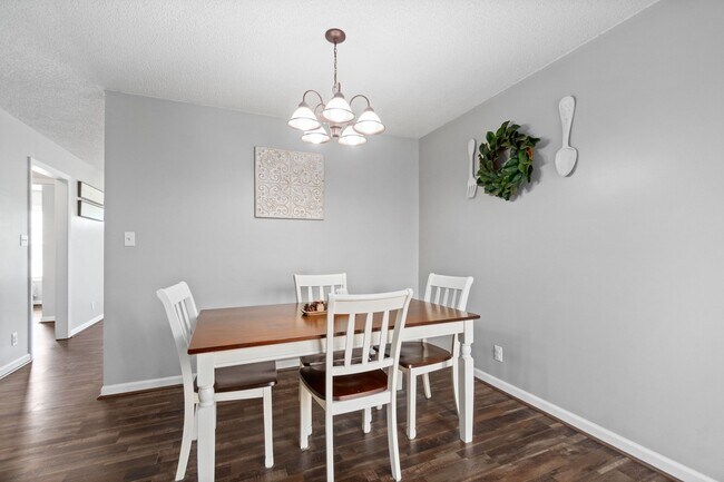 Foto del edificio - 417 McMurry Rd